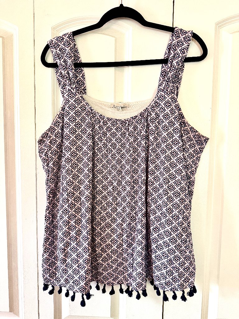 B Skies Are Blue Tassel Hem Tank | Geometric Print | Size 1x